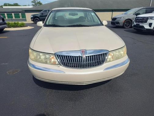 GOLD 1999 Lincoln Continental 4dr Sdn