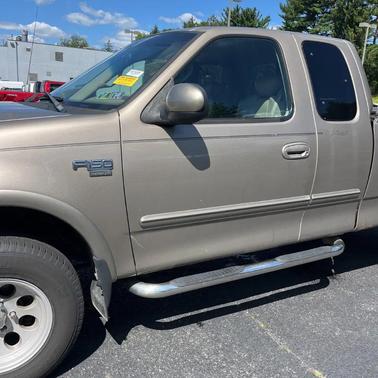 GOLD 2002 Ford F-150 XL