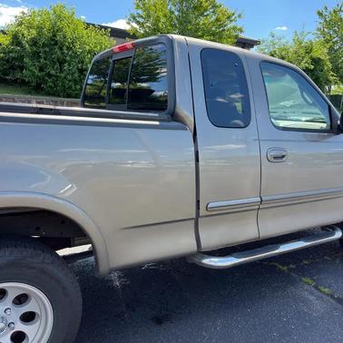 GOLD 2002 Ford F-150 XL