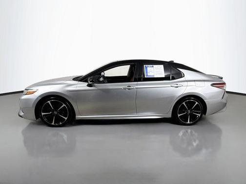 Celestial Silver / Midnight Black Metallic 2019 Toyota Camry XSE