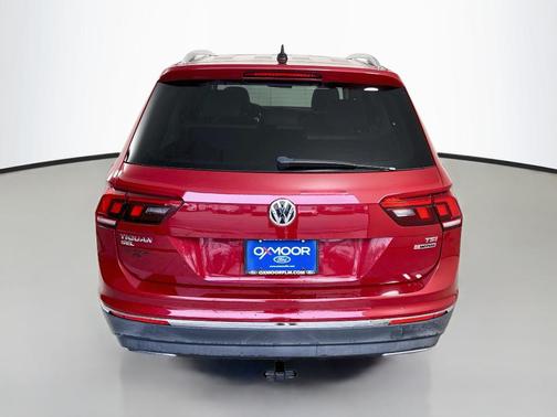 Cardinal Red Metallic 2018 Volkswagen Tiguan 2.0T SEL