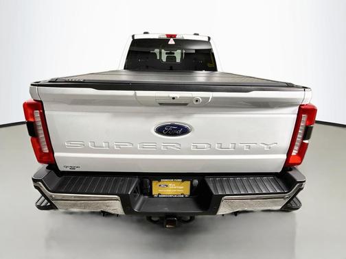Oxford White 2024 Ford F-250 Lariat