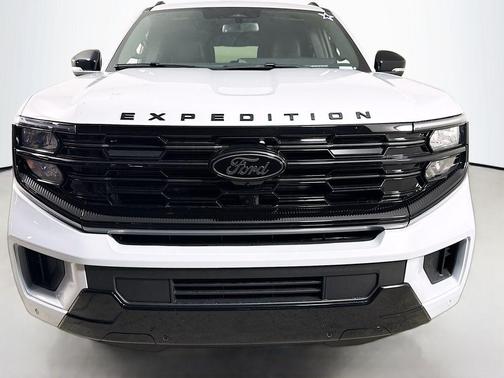 Space Silver 2026 Ford Expedition Max Platinum