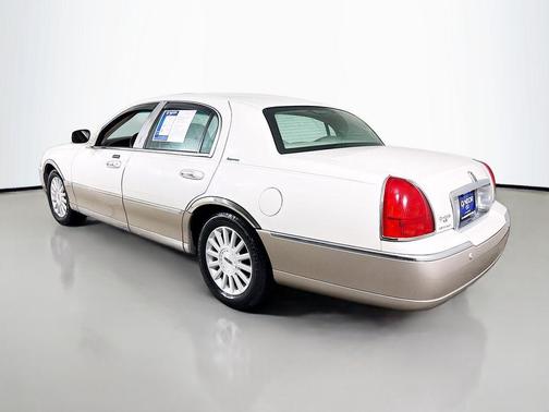 White Pearlescent Clearcoat Metallic Tri-Coat 2003 Lincoln Town Car Signature