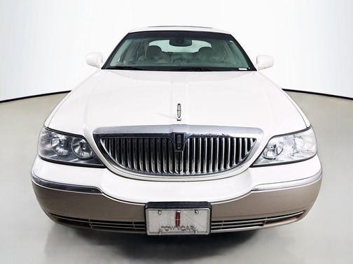 White Pearlescent Clearcoat Metallic Tri-Coat 2003 Lincoln Town Car Signature