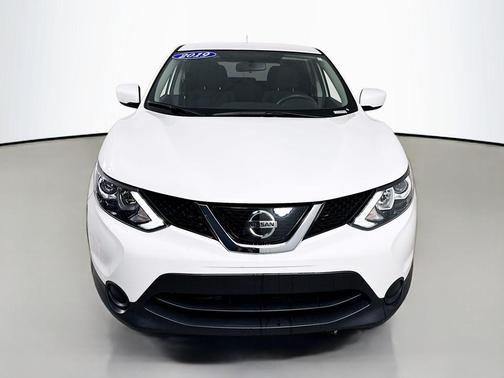 Glacier White 2019 Nissan Rogue Sport S