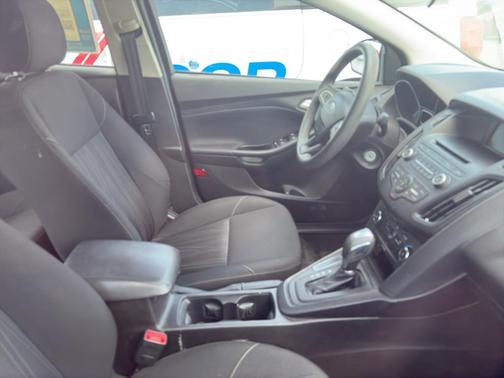 Magnetic 2016 Ford Focus SE