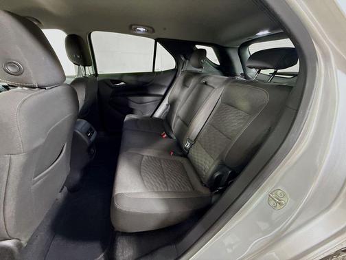 Silver Ice Metallic 2020 Chevrolet Equinox 1LT