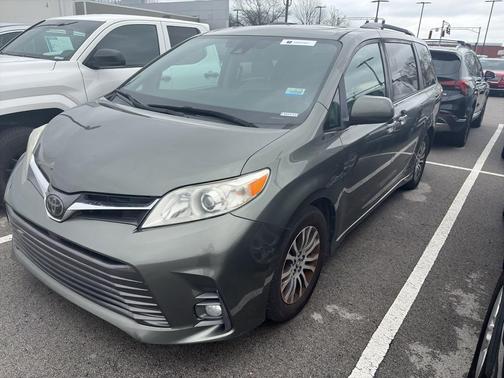 Alumina Jade Metallic 2020 Toyota Sienna XLE