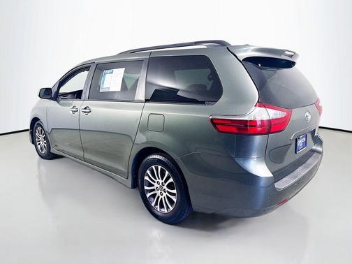 Alumina Jade Metallic 2020 Toyota Sienna XLE