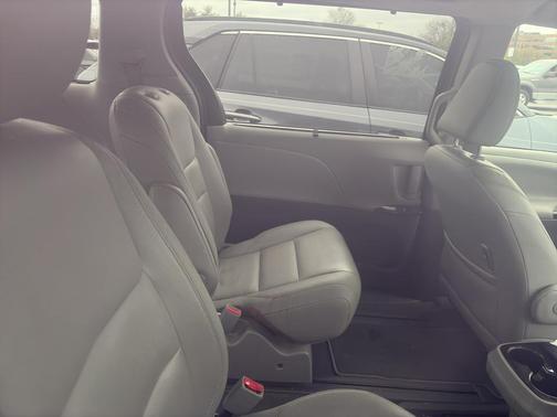 Alumina Jade Metallic 2020 Toyota Sienna XLE