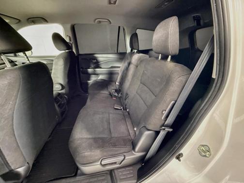 Platinum White Pearl 2020 Honda Pilot LX