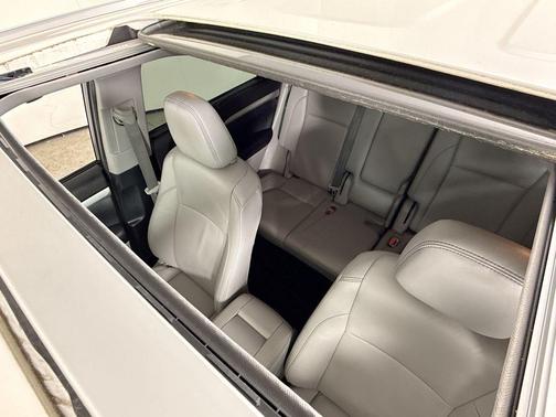 Blizzard Pearl 2019 Toyota Highlander XLE