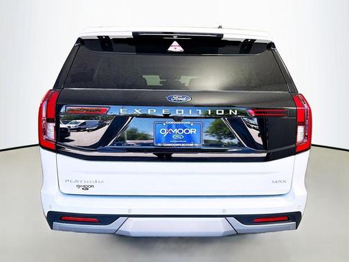 Star White 2026 Ford Expedition Max Platinum