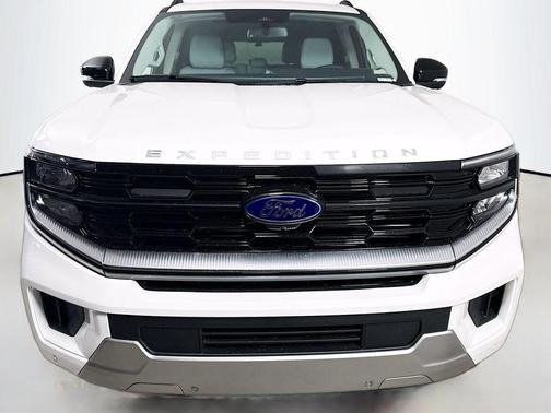 Star White 2026 Ford Expedition Max Platinum