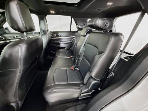 Oxford White 2018 Ford Explorer XLT