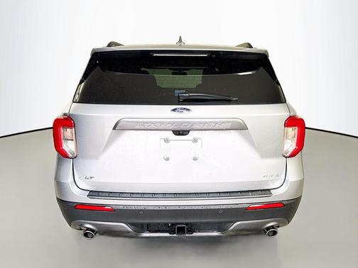 Iconic Silver Metallic 2023 Ford Explorer XLT