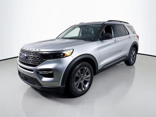Iconic Silver Metallic 2023 Ford Explorer XLT