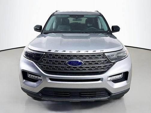 Iconic Silver Metallic 2023 Ford Explorer XLT