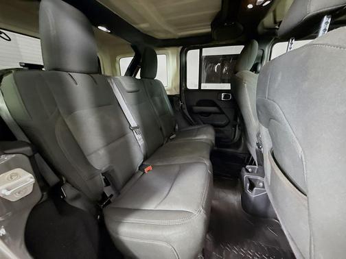 Sting Gray Clearcoat 2021 Jeep Wrangler Unlimited Sahara