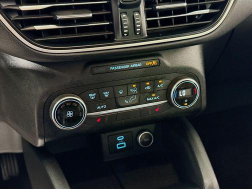 Velocity Blue Metallic 2020 Ford Escape SE