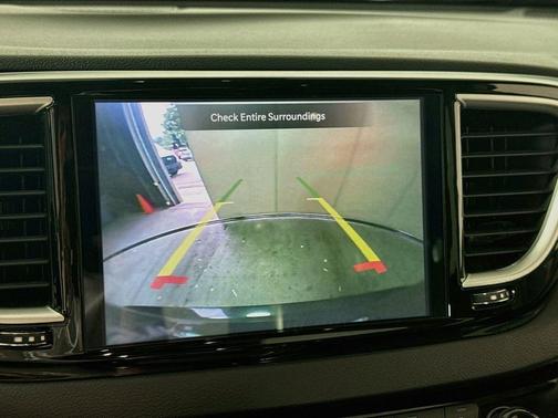 Brilliant Black Crystal Pearlcoat 2024 Chrysler Pacifica Touring-L