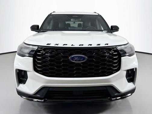 Star White 2026 Ford Explorer ST-Line