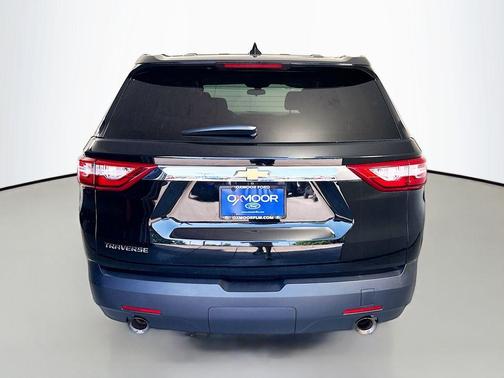Mosaic Black Metallic 2021 Chevrolet Traverse LS