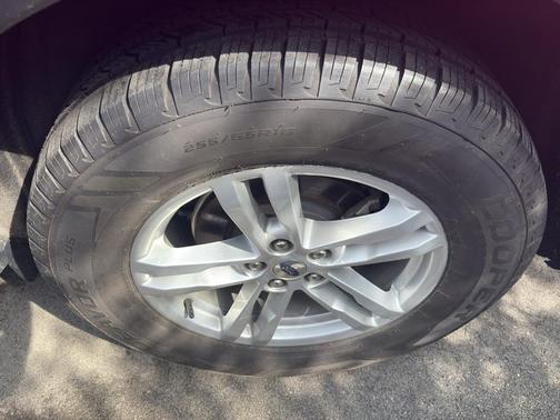 Rapid Red Metallic Tinted Clearcoat 2021 Ford Explorer XLT