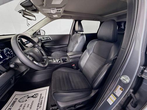Alloy Silver Metallic 2024 Mitsubishi Outlander SE