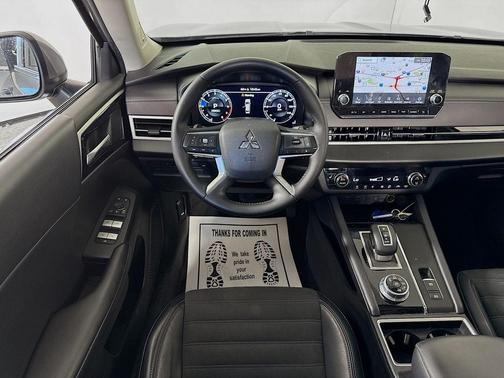 Alloy Silver Metallic 2024 Mitsubishi Outlander SE