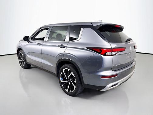 Alloy Silver Metallic 2024 Mitsubishi Outlander SE