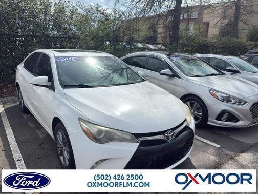 Super White 2017 Toyota Camry SE