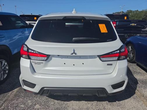 White Diamond 2025 Mitsubishi Outlander Sport LE