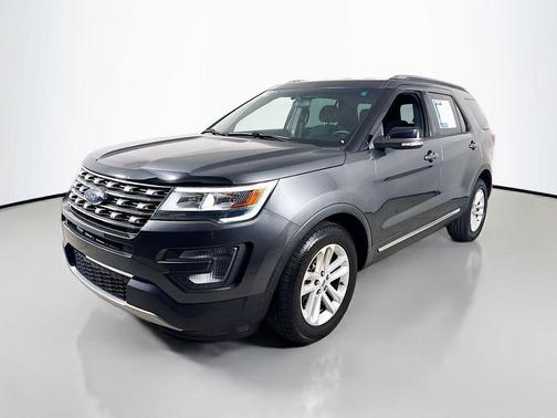 Magnetic Metallic 2017 Ford Explorer XLT