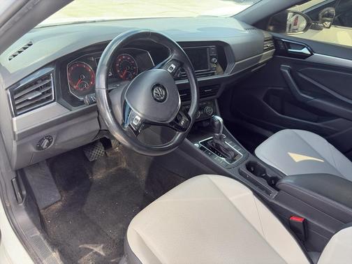 Pure White 2019 Volkswagen Jetta 1.4T R-Line