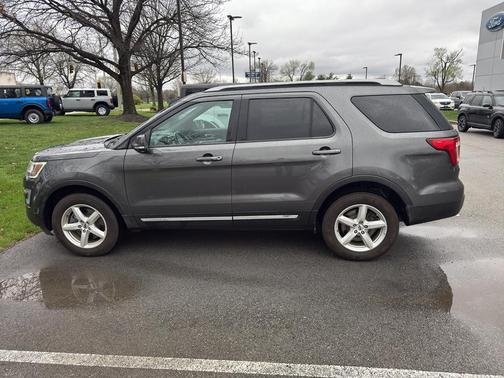 Magnetic Metallic 2017 Ford Explorer XLT