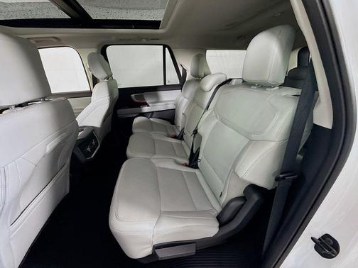 Oxford White 2025 Ford Expedition Max Platinum