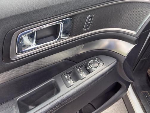 Oxford White 2019 Ford Explorer XLT