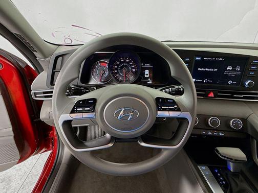 2023 Hyundai ELANTRA SE