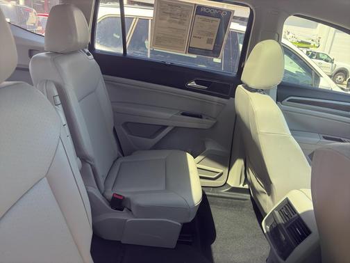 Deep Black Pearl Effect 2019 Volkswagen Atlas 3.6L SE w/Technology