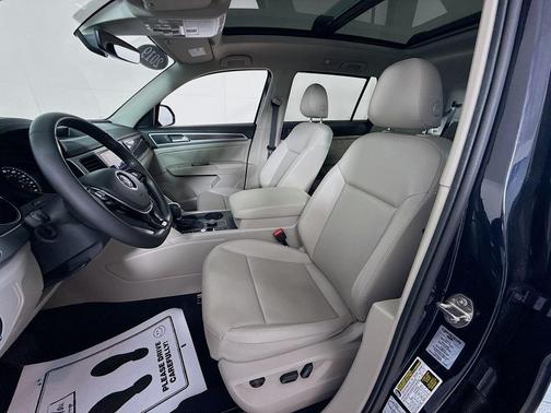 Deep Black Pearl Effect 2019 Volkswagen Atlas 3.6L SE w/Technology
