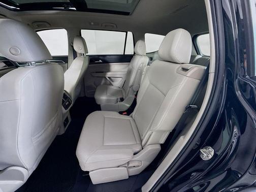 Deep Black Pearl Effect 2019 Volkswagen Atlas 3.6L SE w/Technology