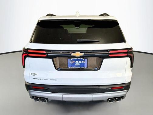 Summit White 2026 Chevrolet Traverse LT