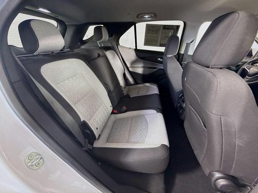 Summit White 2022 Chevrolet Equinox 2LT