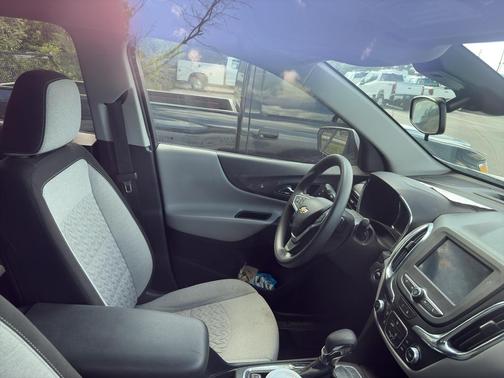 Summit White 2022 Chevrolet Equinox 2LT