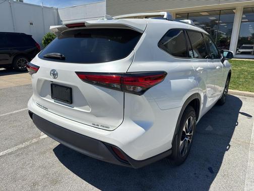 Blizzard Pearl 2020 Toyota Highlander XLE