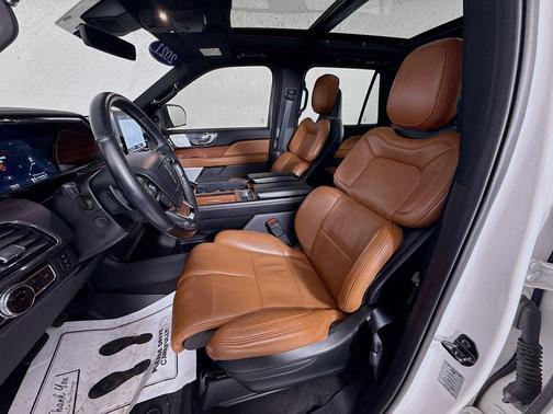 Pristine White 2021 Lincoln Navigator Reserve
