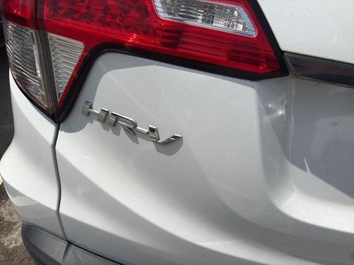 Platinum White Pearl 2020 Honda HR-V LX