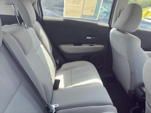 Platinum White Pearl 2020 Honda HR-V LX